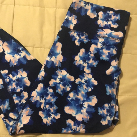 Old Navy Pants - Old navy go active capris Old Navy Pants - Old navy go active capris